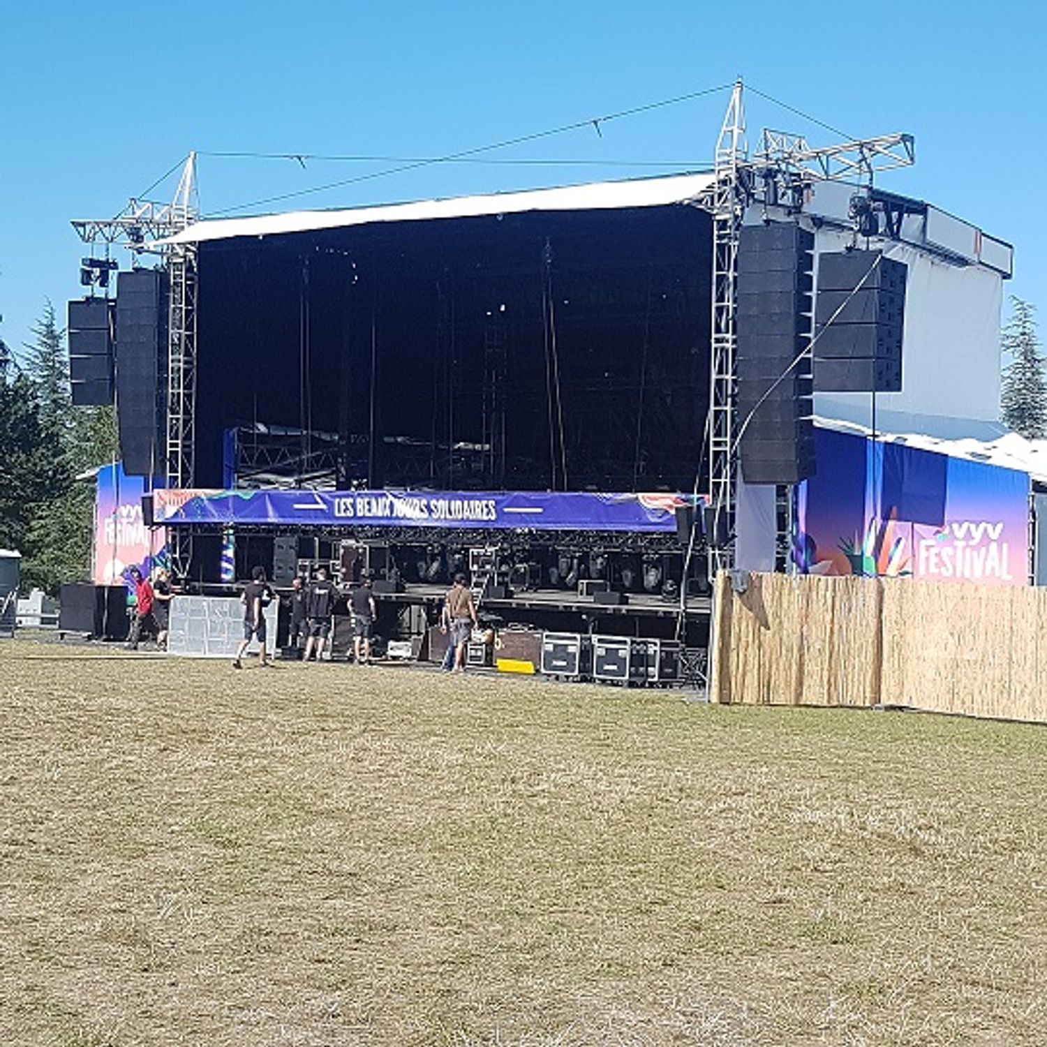 La grande scène du VYV festival en préparation ce mercredi